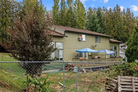 Exterior - 12303 Alexander Rd, Everett, WA 98204 photo 6 of 7