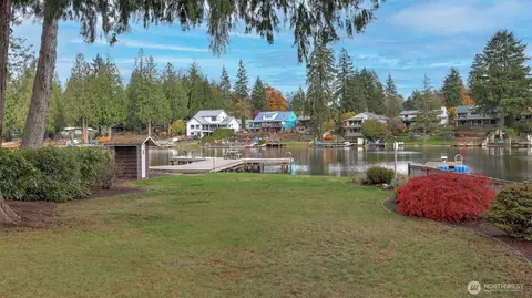 31430 W Lake Morton Dr SE, Kent, WA 98042