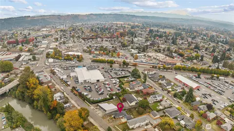 624 W Main St, Sumner, WA 98390