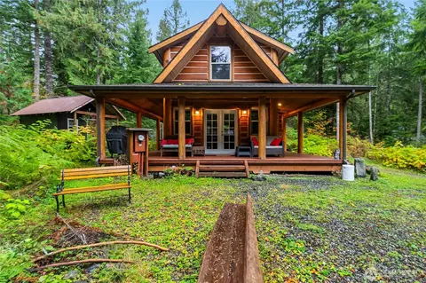 21004 Pinnacle Rd, Glacier, WA 98244