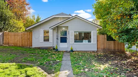 2123 E 14th St, Bremerton, WA 98310