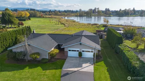 323 E Wiser Lake Rd, Lynden, WA 98264