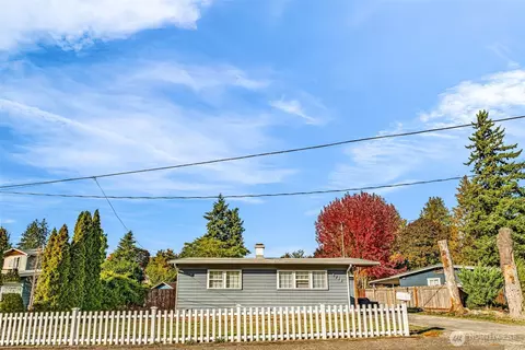2716 NE 5th Pl, Renton, WA 98056
