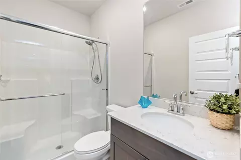 Bath - 4122 235th Pl SE, Bothell, WA 98021 photo 2 of 6