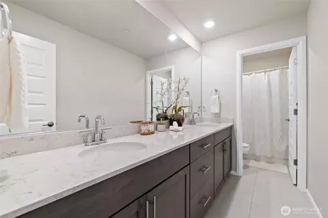 Bath - 4122 235th Pl SE, Bothell, WA 98021 photo 5 of 6