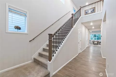 Entry Way - 4122 235th Pl SE, Bothell, WA 98021 photo 4 of 6