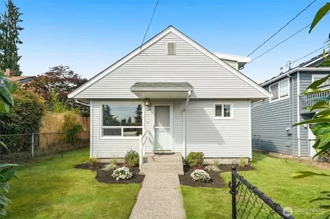 724 N 104th St, Seattle, WA 98133