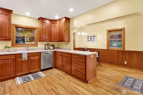Kitchen - 17090 Sam Bell Rd, Bow, WA 98232 photo 2 of 4