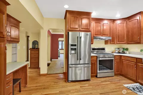 Kitchen - 17090 Sam Bell Rd, Bow, WA 98232 photo 3 of 4