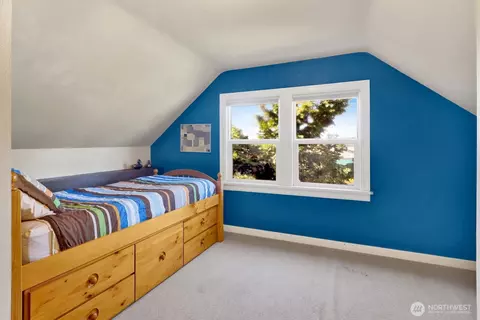 Bedroom - 17090 Sam Bell Rd, Bow, WA 98232 photo 4 of 4