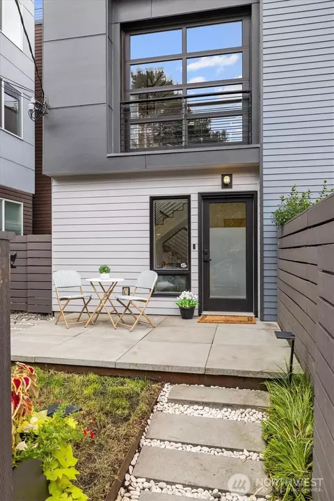 146 21st Ave E #B, Seattle, WA 98112