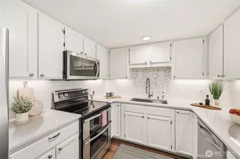 4081 224th Ln SE #210, Issaquah, WA 98029