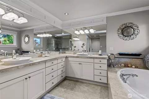 Bath - 8614 NE 198th St, Bothell, WA 98011 photo 2 of 4