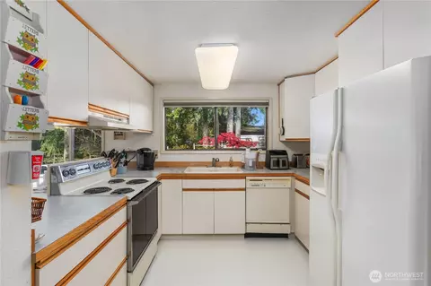 Kitchen - 350 Olympic Dr E, Grapeview, WA 98546 photo 2 of 5
