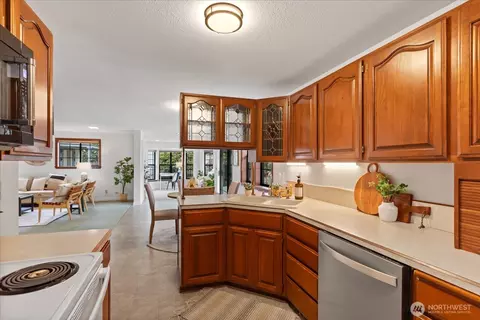 Kitchen - 305 234th St SW, Bothell, WA 98021 photo 1 of 2