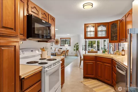 Kitchen - 305 234th St SW, Bothell, WA 98021 photo 2 of 2
