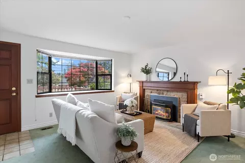 Living - 305 234th St SW, Bothell, WA 98021 photo 2 of 4