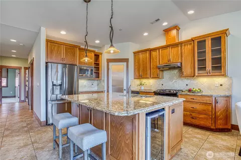 1051 N Baker #A202, East Wenatchee, WA 98802