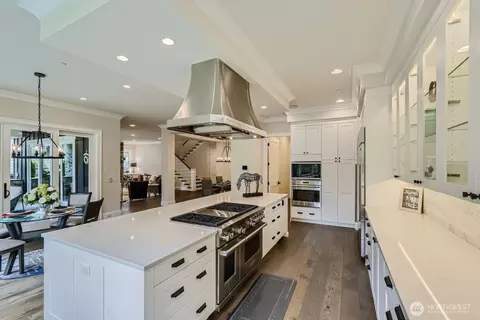 2121 109th Ave SE, Bellevue, WA 98004