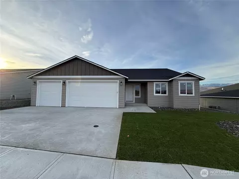 2368 2nd St SE, East Wenatchee, WA 98802