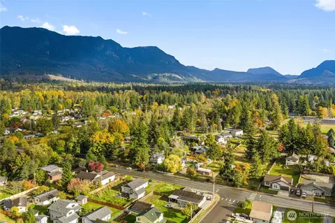314 1st St, Gold Bar, WA 98251