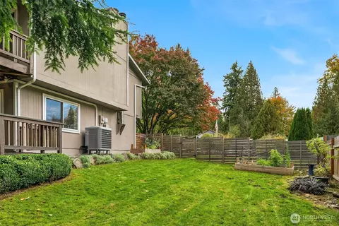 Exterior - 1816 171st Pl SE, Bothell, WA 98012 photo 7 of 9