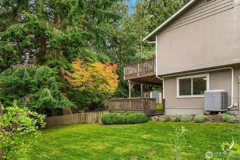 Exterior - 1816 171st Pl SE, Bothell, WA 98012 photo 8 of 9