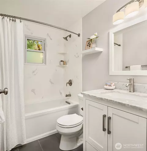 Bath - 1816 171st Pl SE, Bothell, WA 98012 photo 4 of 5