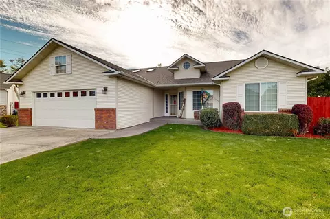 522 SE Mockingbird Dr, College Place, WA 99324