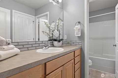 Bath - 16119 35th Dr SE, Bothell, WA 98012 photo 2 of 3