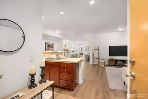 11004 NE 11th St #407, Bellevue, WA 98004