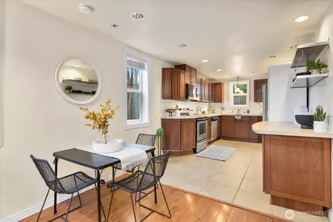 Kitchen - 17312 Gravenstein Rd, Bothell, WA 98012 photo 3 of 5