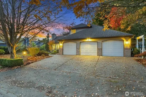 Exterior - 17312 Gravenstein Rd, Bothell, WA 98012 photo 2 of 6