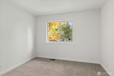 Bedroom - 17312 Gravenstein Rd, Bothell, WA 98012 photo 5 of 8