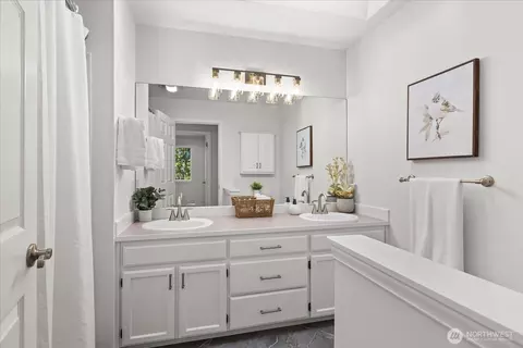 Bath - 17312 Gravenstein Rd, Bothell, WA 98012 photo 3 of 6