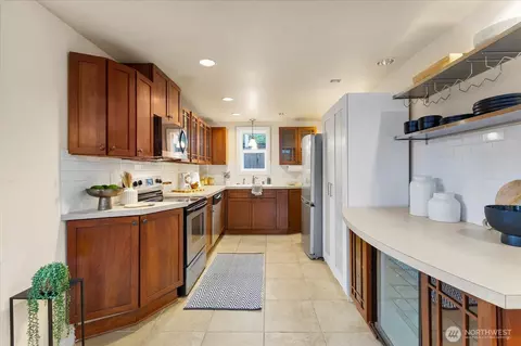 Kitchen - 17312 Gravenstein Rd, Bothell, WA 98012 photo 4 of 5