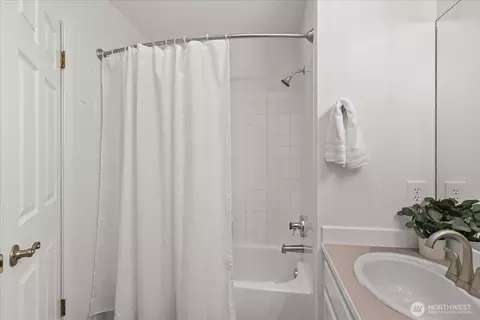 Bath - 17312 Gravenstein Rd, Bothell, WA 98012 photo 4 of 6