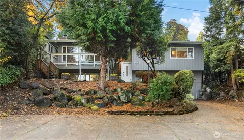3001 NE 105th St, Seattle, WA 98125