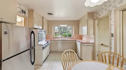 721 Rucker, Everett, WA 98201 photo 22
