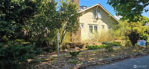 4302 Woodlawn Ave N, Seattle, WA 98103