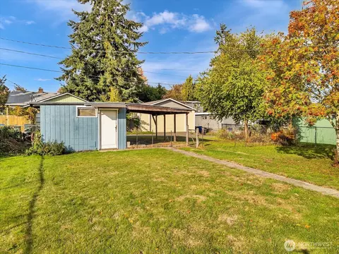 Exterior - 2426 Pine St, Everett, WA 98201 photo 2 of 8