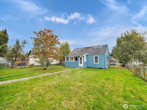 Exterior - 2426 Pine St, Everett, WA 98201 photo 6 of 8