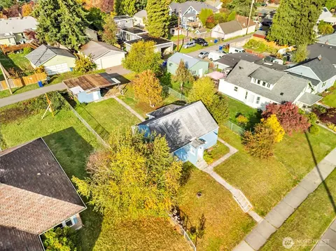 View/Area - 2426 Pine St, Everett, WA 98201 photo 2 of 8