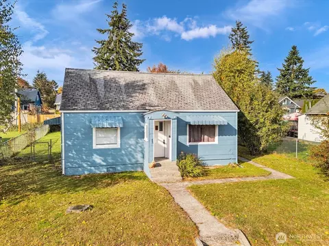 Exterior - 2426 Pine St, Everett, WA 98201 photo 1 of 8