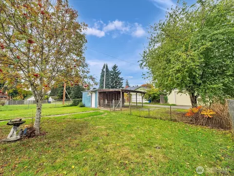 Exterior - 2426 Pine St, Everett, WA 98201 photo 5 of 8