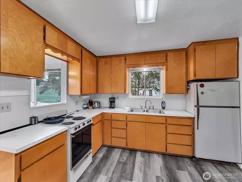 Kitchen - 2426 Pine St, Everett, WA 98201 photo 2 of 3