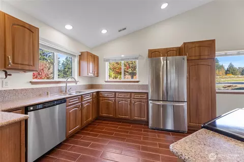 Kitchen - 1410 Mountain View Dr #1410, Enumclaw, WA 98022 photo 1 of 4