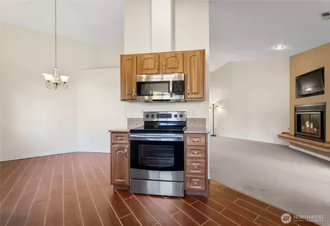 Kitchen - 1410 Mountain View Dr #1410, Enumclaw, WA 98022 photo 3 of 4