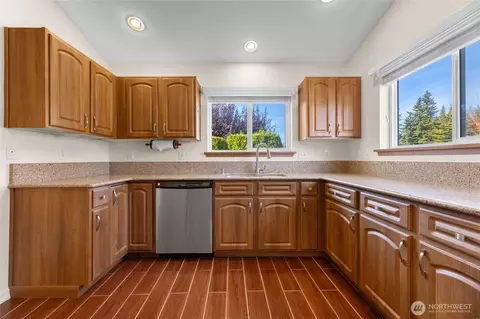 Kitchen - 1410 Mountain View Dr #1410, Enumclaw, WA 98022 photo 2 of 4