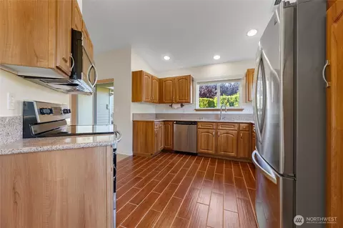 Kitchen - 1410 Mountain View Dr #1410, Enumclaw, WA 98022 photo 4 of 4